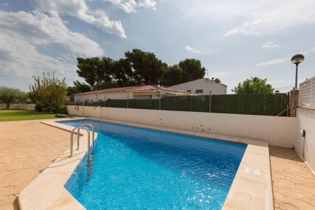 La Rapita - Apartamento De Dos Dormitorios Con Piscina Comunitaria Alcanar Exterior photo